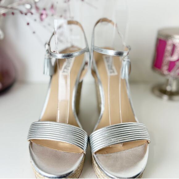 Badgley Mischka Trace Ankle Strap Espadrille Wedge Sandals Silver Size 8.5 NWB - Picture 6 of 14
